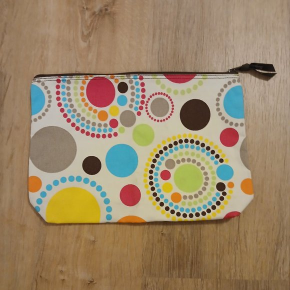 Thirty -one circle pattern pouch - Picture 2 of 4